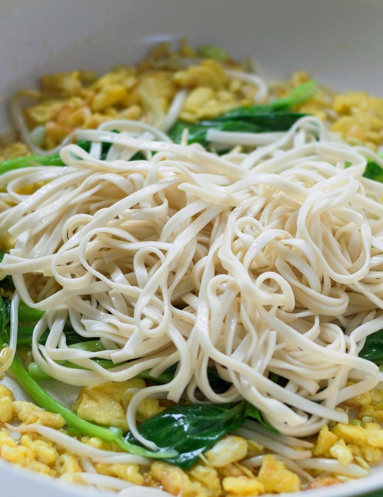 炒面这样做味道好极了，当菜又当饭，比炸酱面都香