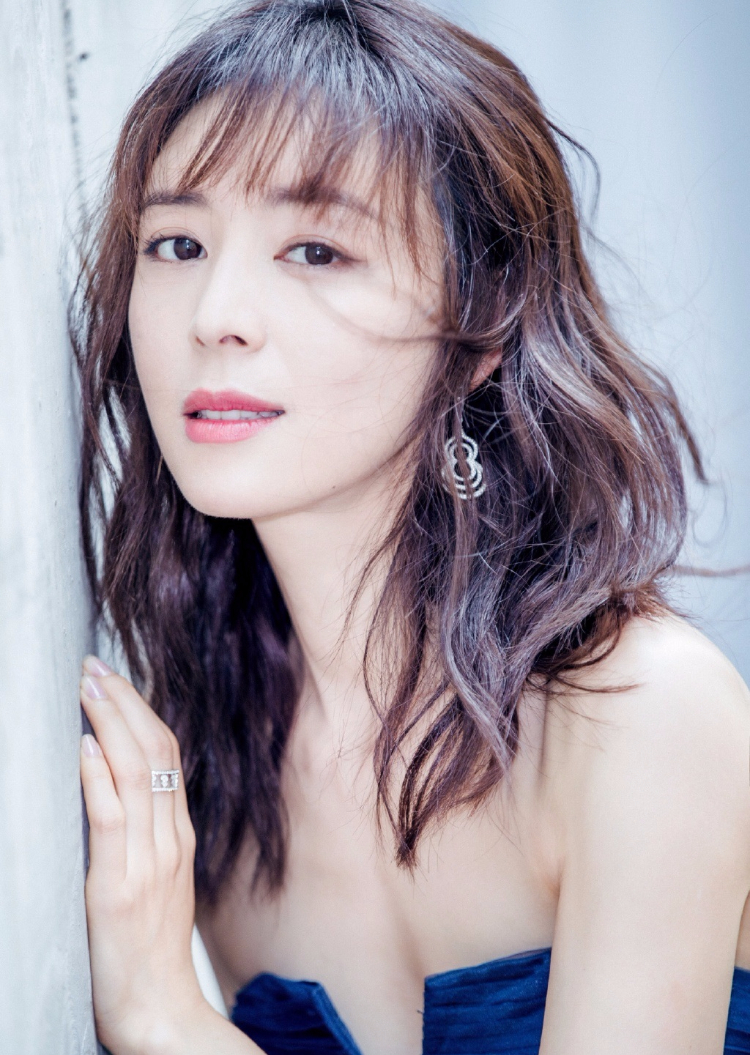 张静初优雅写真，成熟美人魅力