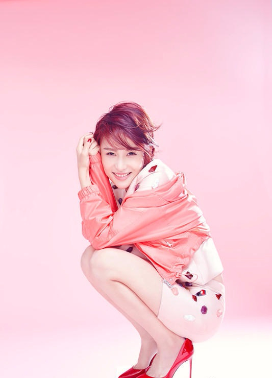 贾青清新唯美写真 笑容甜美俏皮充满少女情怀