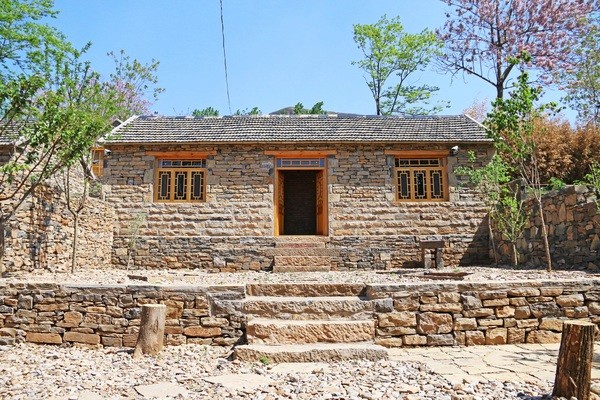 清风明月氤氲生，崮海连波石棚盛