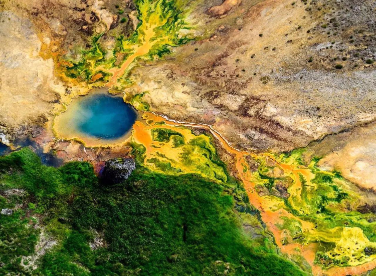 直升机航拍冰岛，梦幻“调色板”。