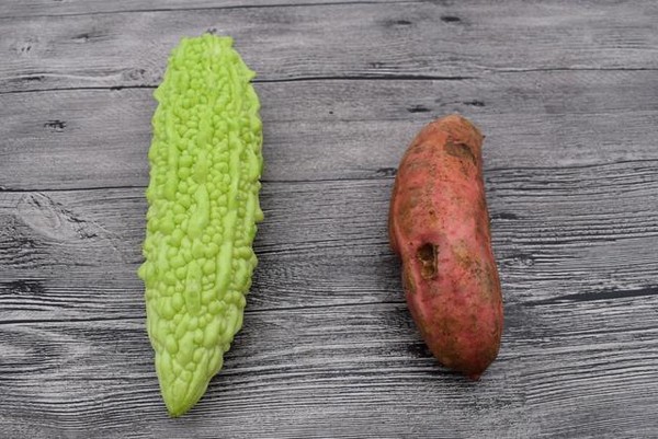 苦瓜这做法简单又爽口，不放白糖也不苦，一口一个