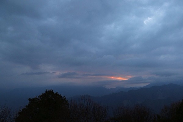 台湾：阿里山之云兴霞蔚与耀眼日出