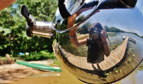 一位带着茶壶去旅行的妹子