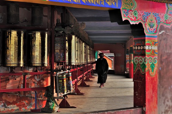 世界上最大的一座佛学院，号称“东方耶路撒冷”