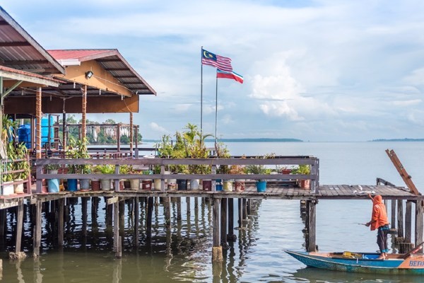 山打根最特色的建筑群，房子建在水上生活简单快乐