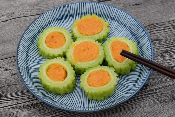 苦瓜这做法简单又爽口，不放白糖也不苦，一口一个