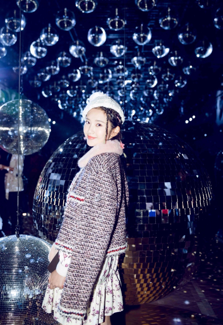 唐艺昕巴黎大片 甜美小清新少女气息