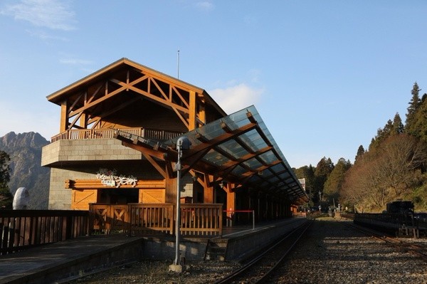 台湾：阿里山之云兴霞蔚与耀眼日出