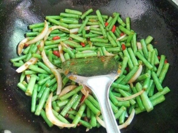 炒豇豆角用焯水吗