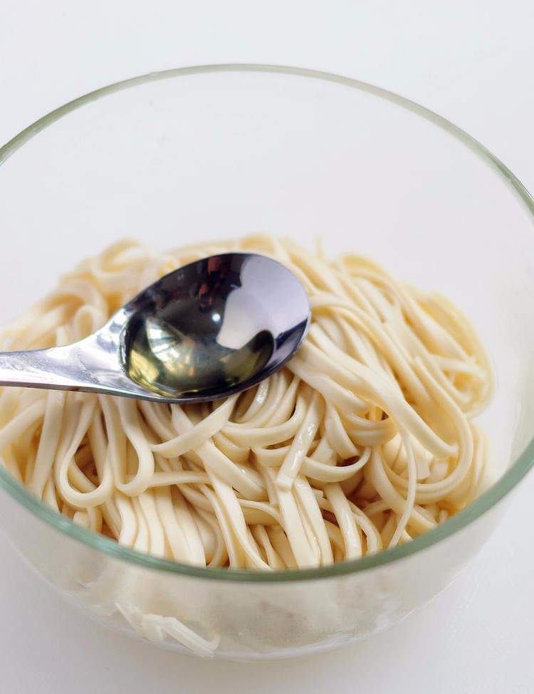 炒面这样做味道好极了，当菜又当饭，比炸酱面都香