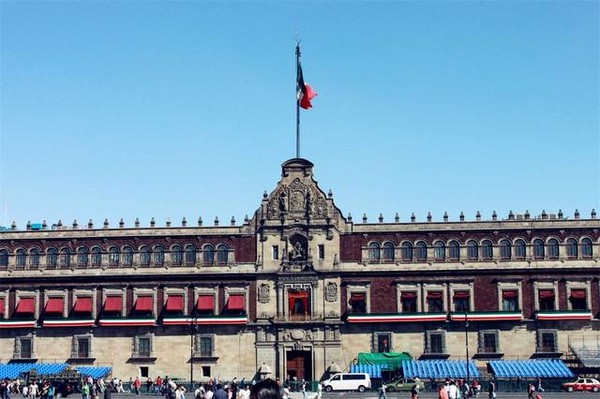 世界上海拔最高的都市区，名字与国家相同的城市