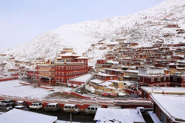 世界上最大的一座佛学院，号称“东方耶路撒冷”