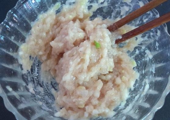 虾滑自己在家做，Q弹爽滑，比火锅馆的好吃一百倍