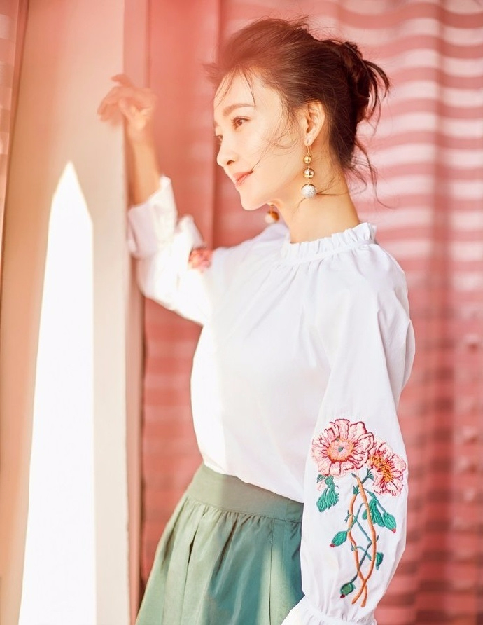 王丽坤优雅知性写真 纯净温婉大气