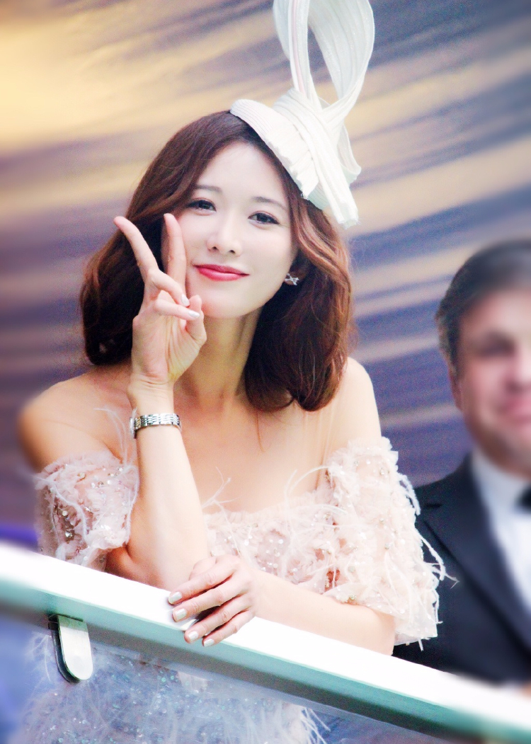 林志玲出席某活动  优雅时尚气质