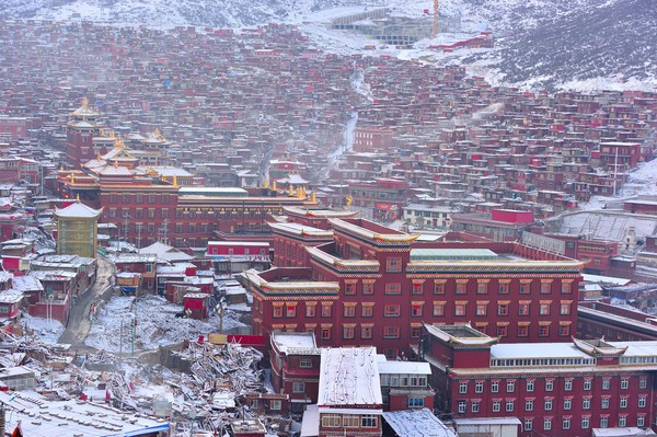 世界上最大的一座佛学院，号称“东方耶路撒冷”