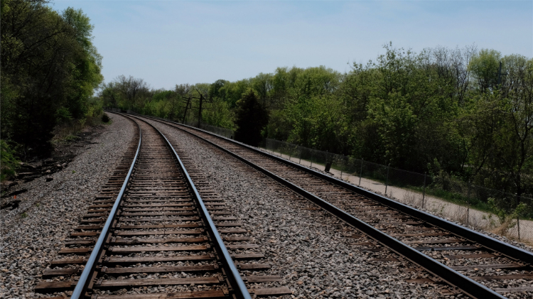 漂亮的铁轨沿途风景