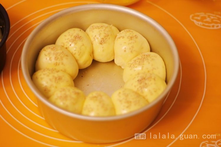 这样做的小面包不仅颜值好，味道更没得说，当早餐或下午茶都很赞