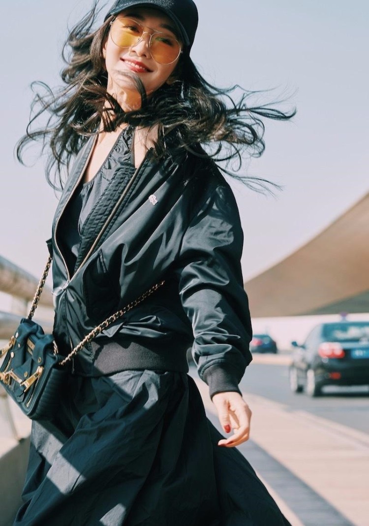 王鸥启程巴黎时装周酷装