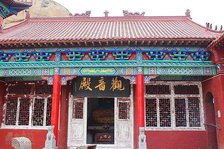 一塔、一僧、一道海拔2000余米不足6平方米的庙