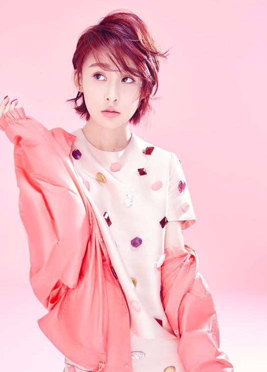 贾青清新唯美写真 笑容甜美俏皮充满少女情怀