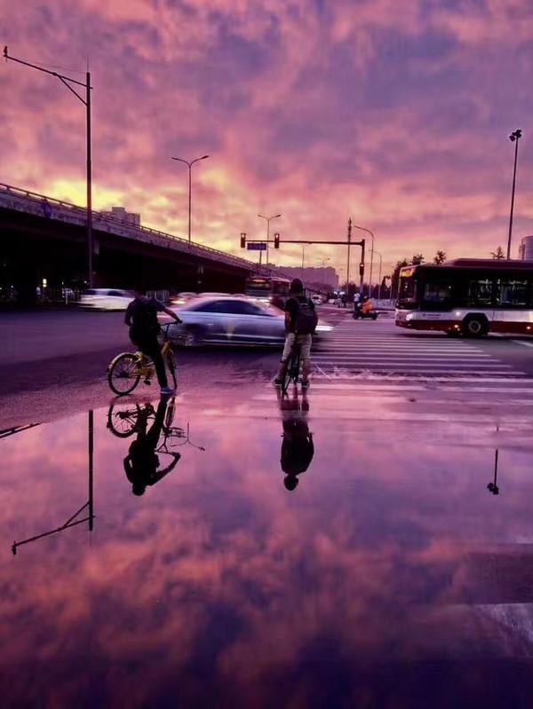北京出现罕见晚霞，朋友圈被疯狂刷屏！