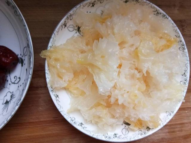 女人夏天常喝这碗汤，提神润肺补气和血功效好！