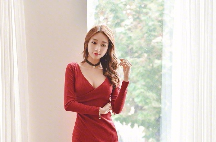 超长细腿职场美女写真 性感十足