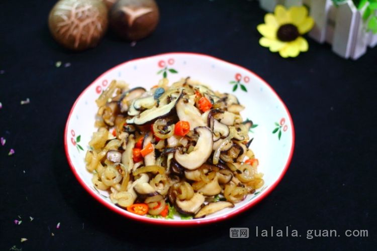 被大家丢弃的肉皮，加两种食材炒一炒，立马变成抢手的下饭菜