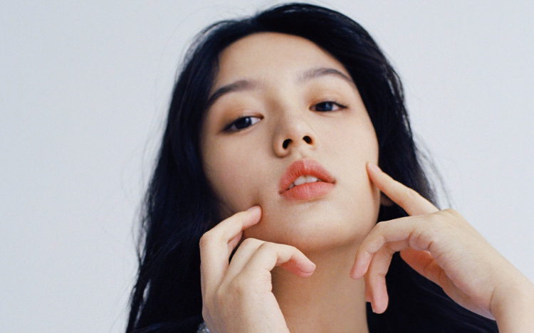 周也清秀甜美写真