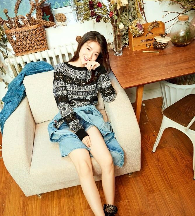 张雪迎青春街拍写真 清新靓靓丽递着纯净的能量