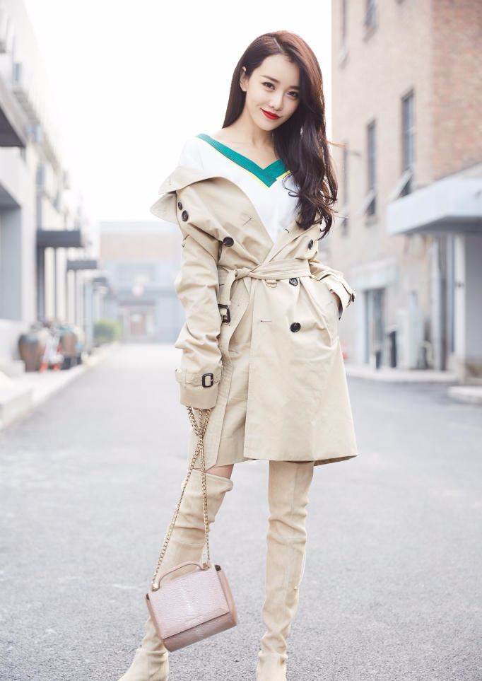 黄一琳时尚街头大片 冷感驾驭极端反差