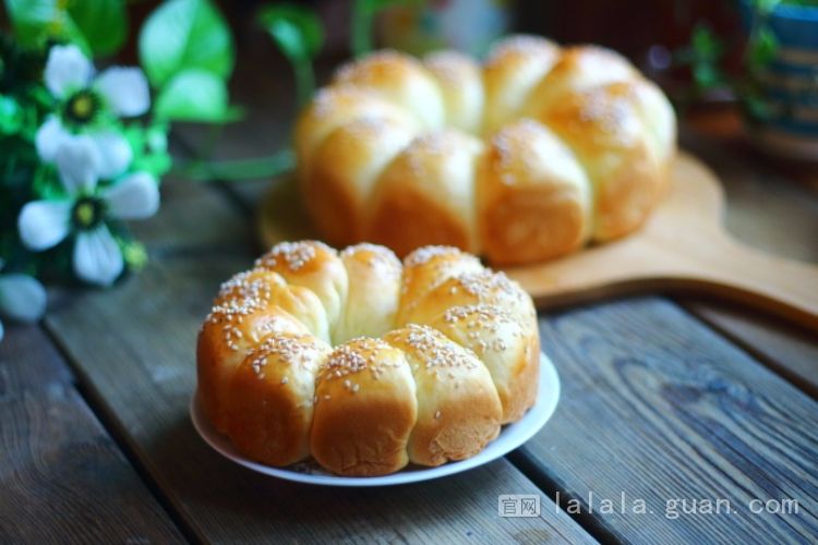 这样做的小面包不仅颜值好，味道更没得说，当早餐或下午茶都很赞
