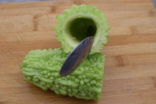 苦瓜这做法简单又爽口，不放白糖也不苦，一口一个