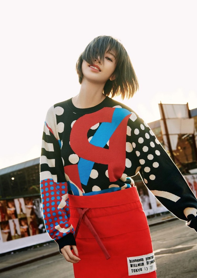 美女明星张俪腰细腿长时尚写真