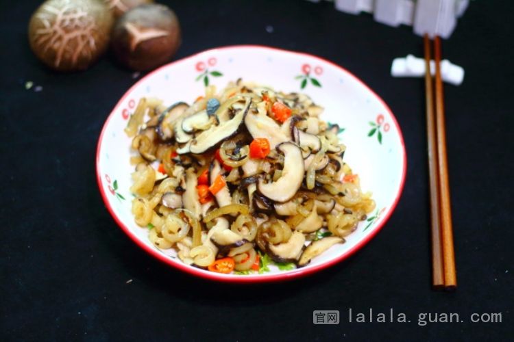 被大家丢弃的肉皮，加两种食材炒一炒，立马变成抢手的下饭菜