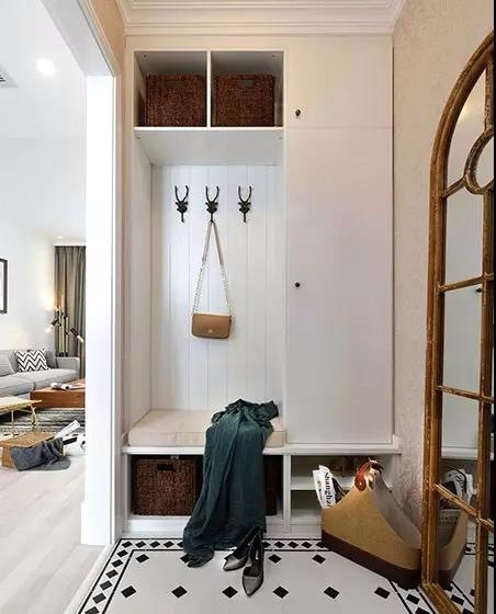 满满收纳的入户玄关，把鞋子衣服都放在这吧！