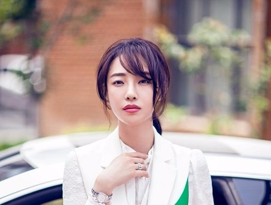 白百何早春时尚大片 温暖阳光活力四射