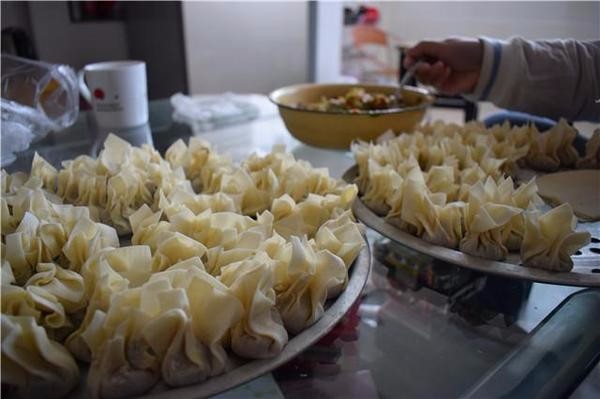 妈妈来家里玩一趟，离开的时候冰箱里塞满了馄饨