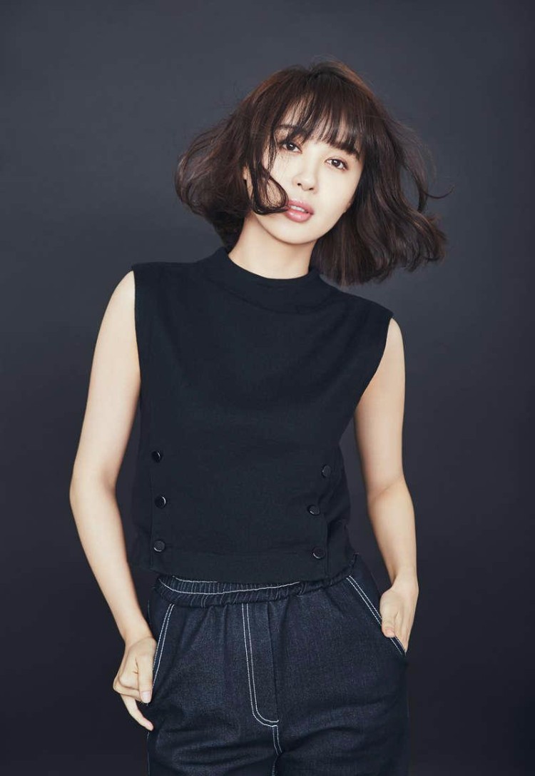 李菲儿全新黑白美照 有“中国好女友”的美赞