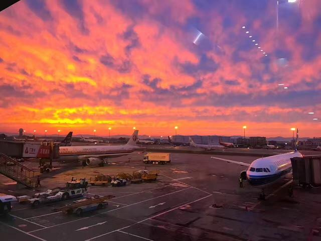 北京出现罕见晚霞，朋友圈被疯狂刷屏！