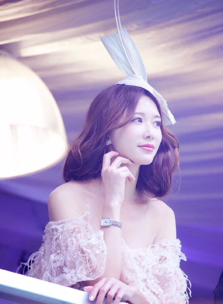 林志玲出席某活动  优雅时尚气质