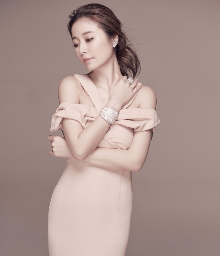 林心如杂志写真 笑靥如花满满的幸福