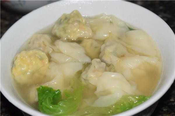 妈妈来家里玩一趟，离开的时候冰箱里塞满了馄饨