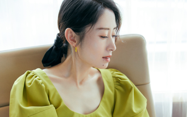 刘敏涛绿色套装清爽写真