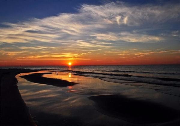 世界上最奇葩的湖，一半是咸水湖一半是淡水湖