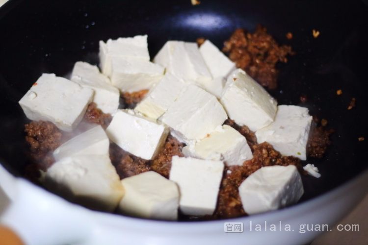 豆腐这么做，又好吃又下饭，常吃还能促进孩子的骨骼生长