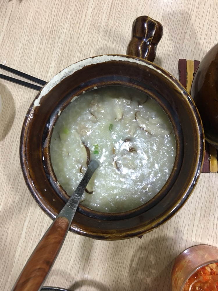 中华美食历史悠久，砂锅粥系为中华美食经典，与其他美食文化一样极富传奇