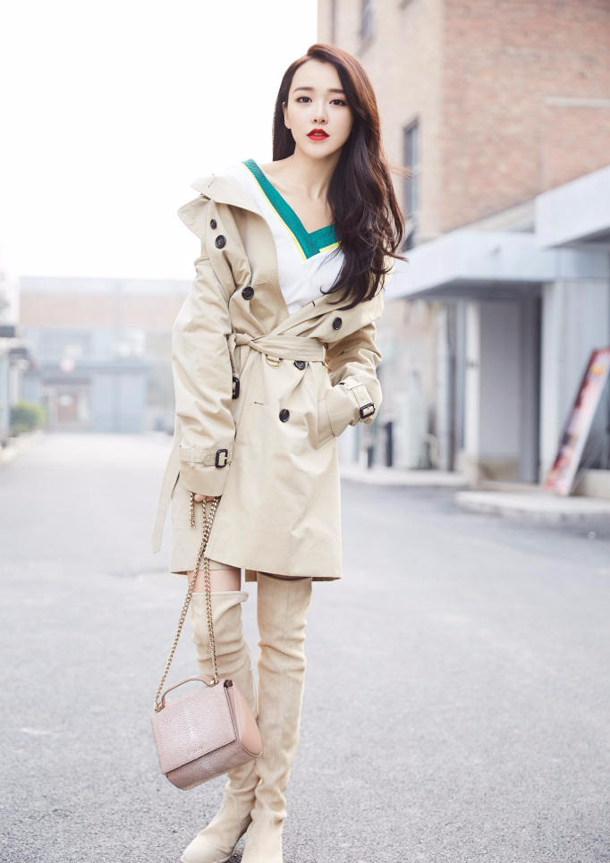 黄一琳时尚街头大片 冷感驾驭极端反差